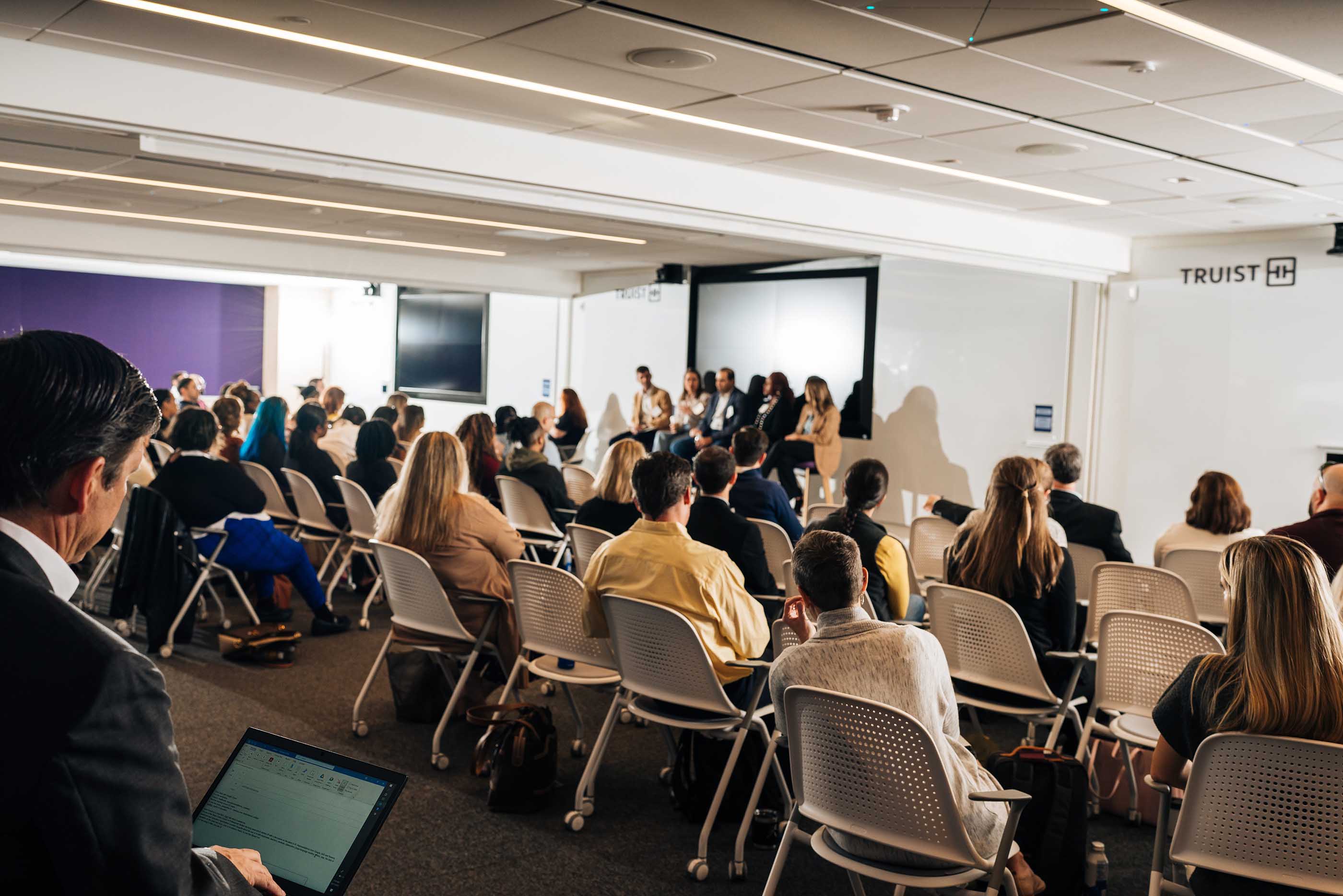Strategic Corporate Communication In The Digital Age – GOUDBZ